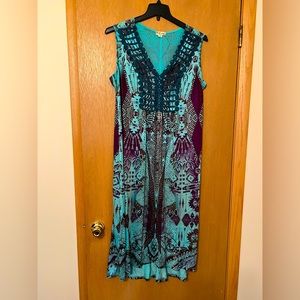 Sleeveless knit print dress with decorative detail